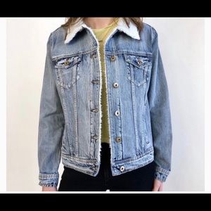 NWT DENIM JEAN JACKET WITH SHEARLING COLLAR